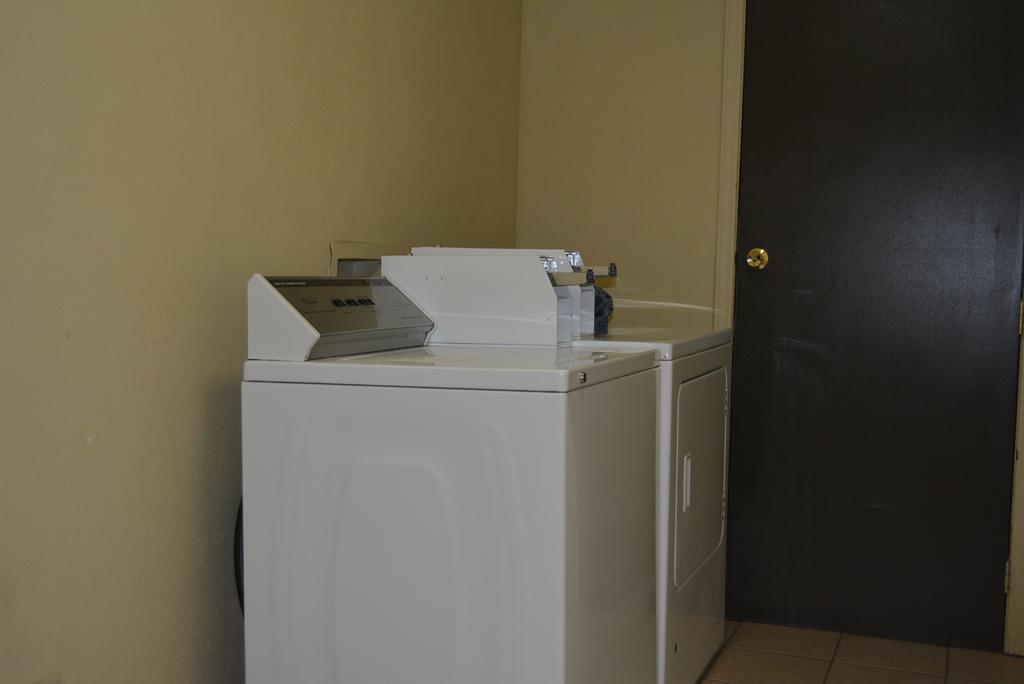 Super 8 By Wyndham Sulphur Extérieur photo