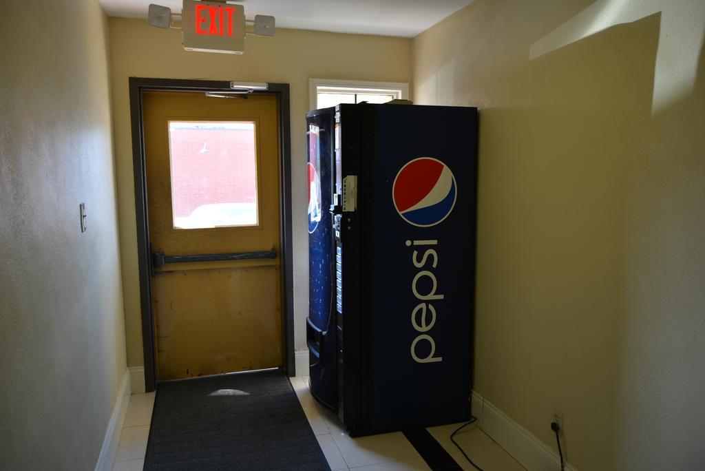 Super 8 By Wyndham Sulphur Extérieur photo