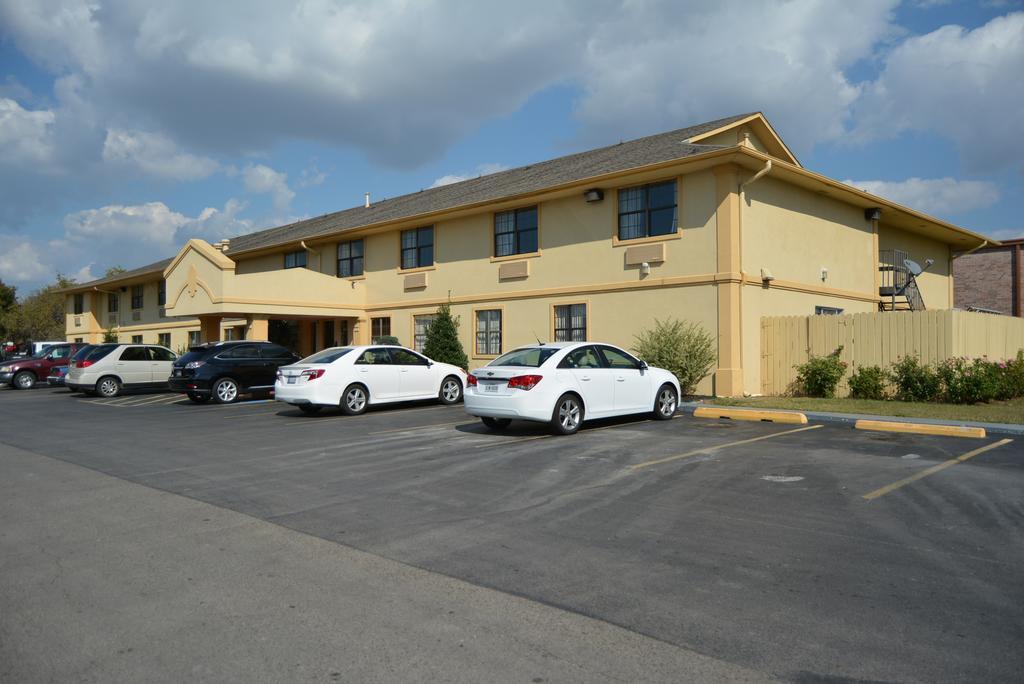Super 8 By Wyndham Sulphur Extérieur photo