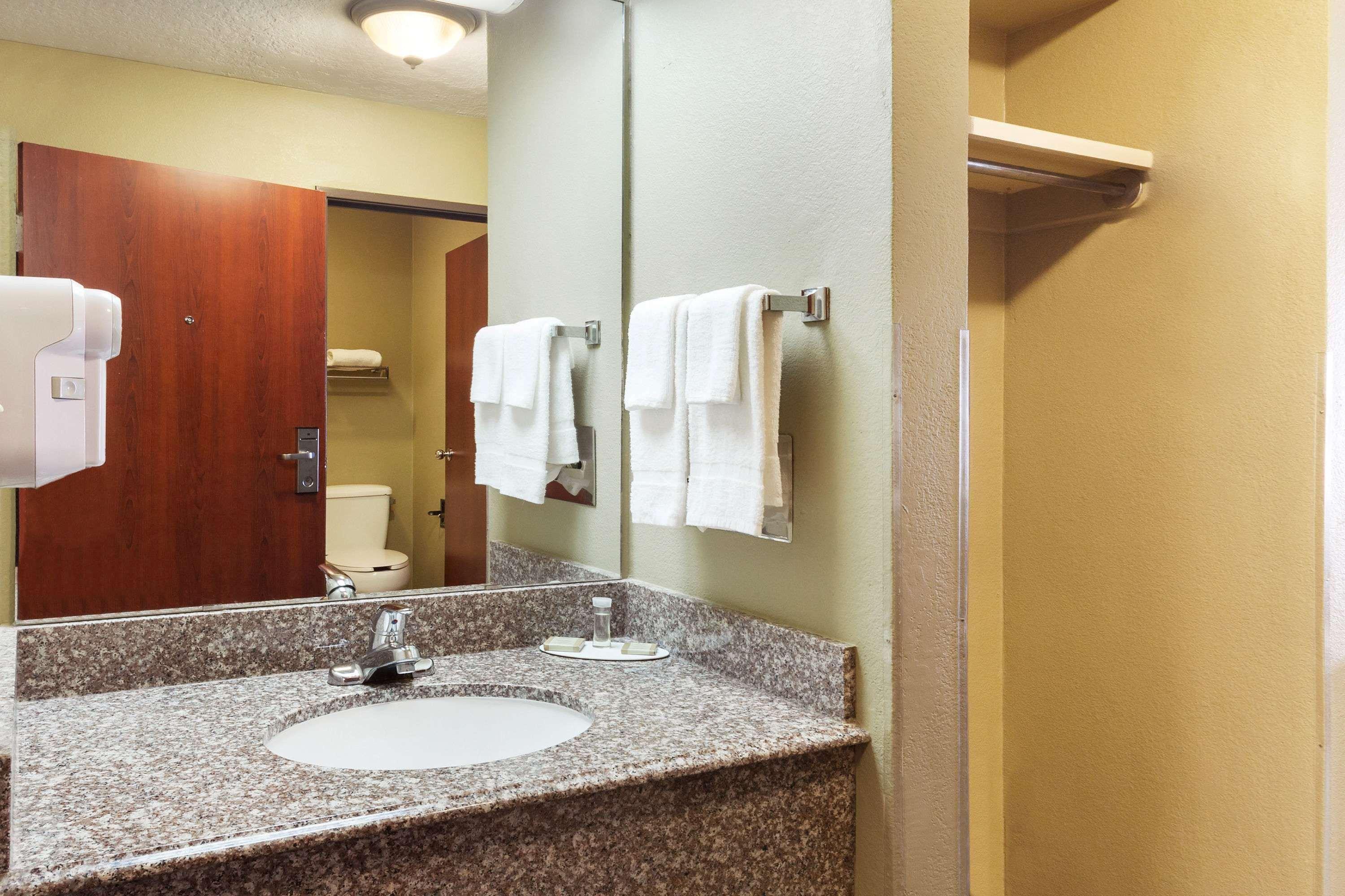 Super 8 By Wyndham Sulphur Extérieur photo